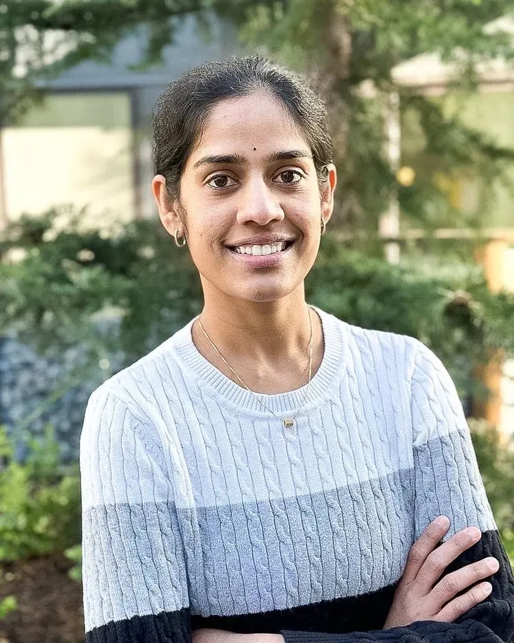 akhila-l-headshot